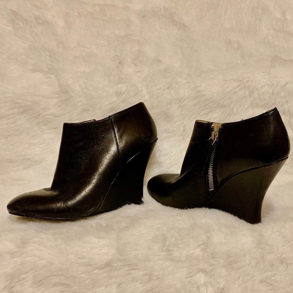 Unique Nine West Curved Wedge Ankle Booties